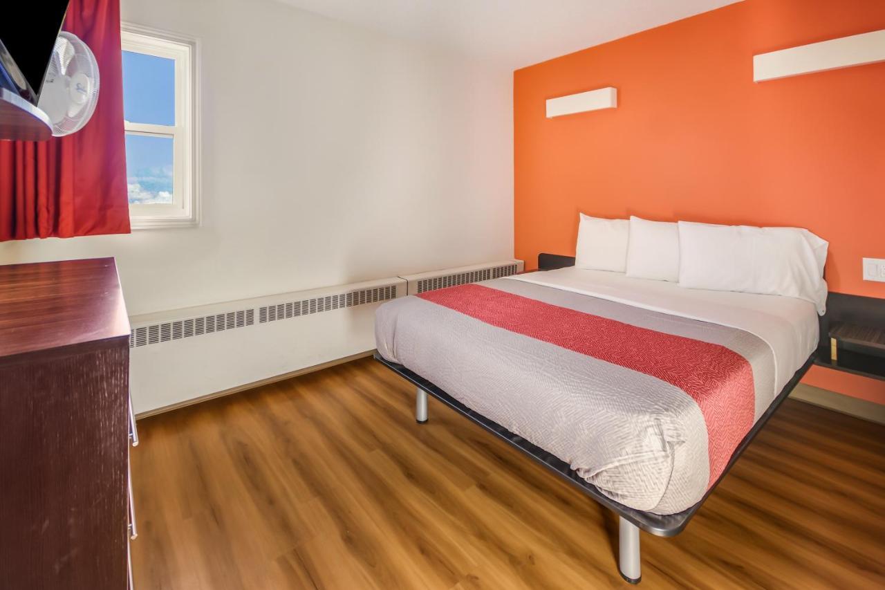 6-lethbridge, Ab Hotel 2*