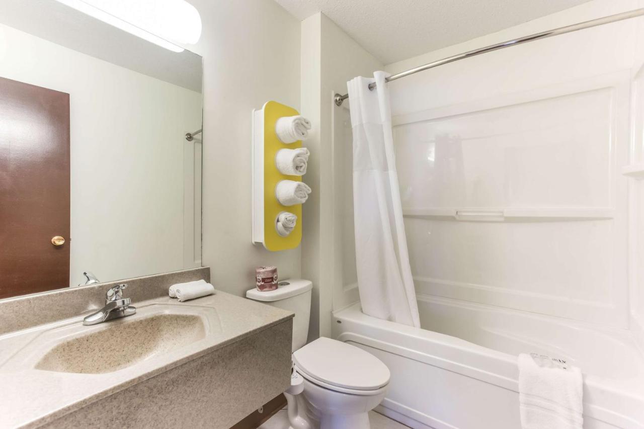 Hotel 6-lethbridge, Ab Lethbridge