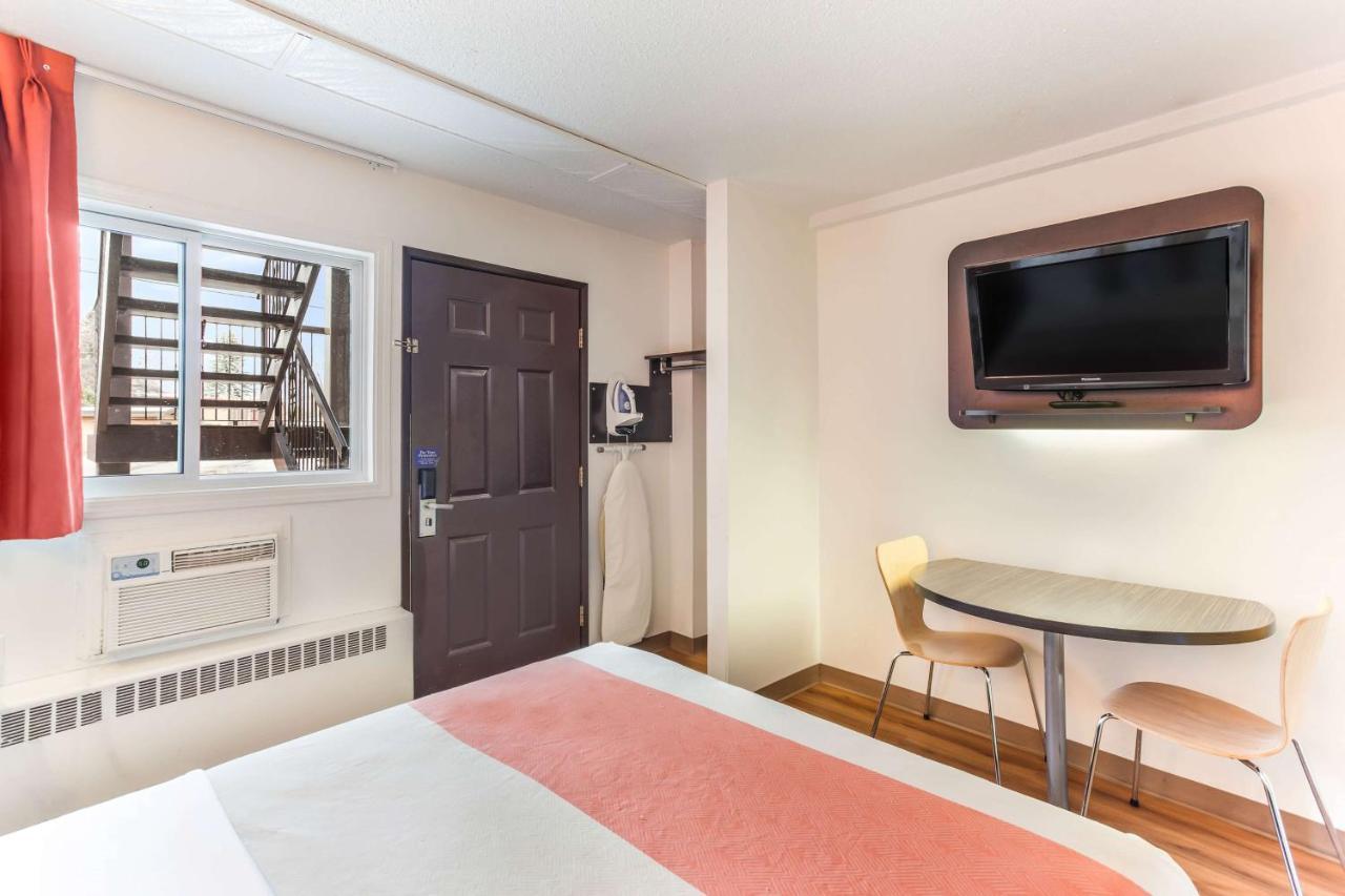 Hotel 6-lethbridge, Ab